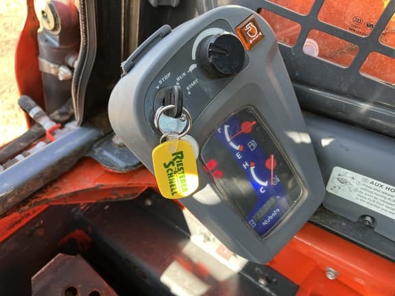 Image of Kubota SSV65 equipment image 3