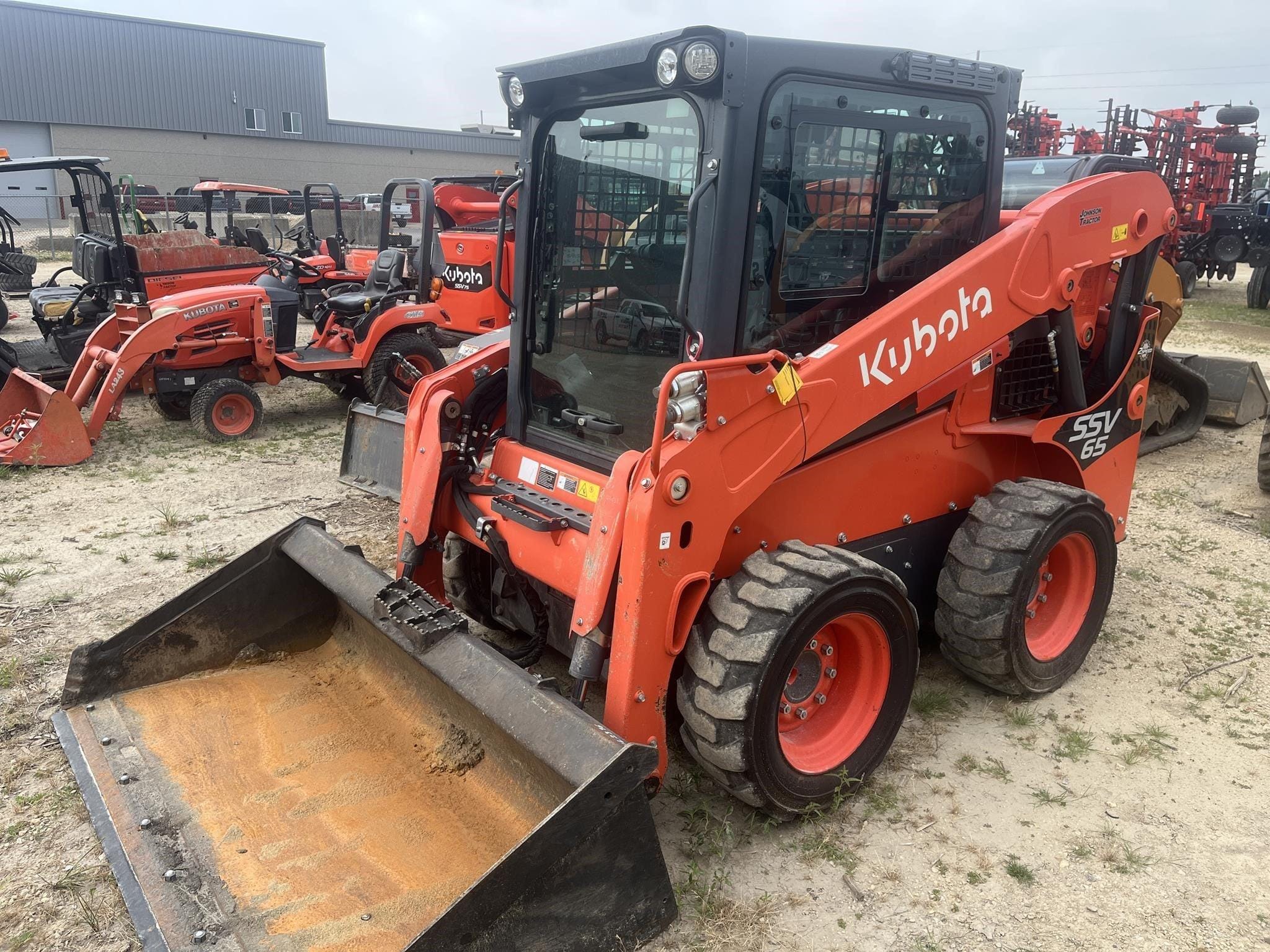 2022 Kubota SSV65 Equipment Image0