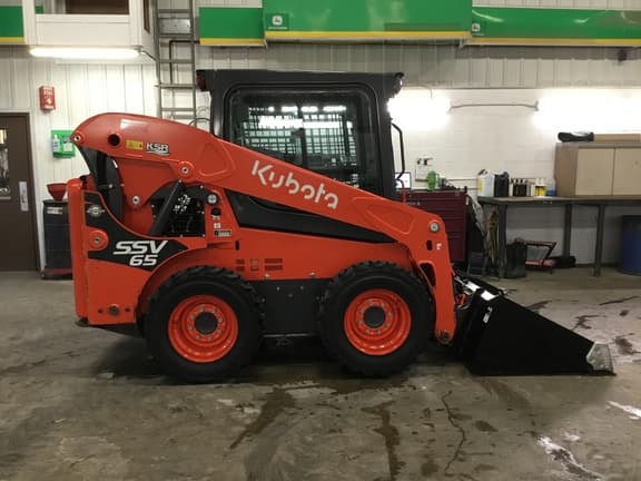 Image of Kubota SSV65 equipment image 2