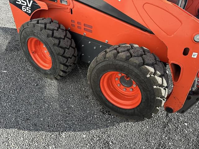 Image of Kubota SSV65 equipment image 3