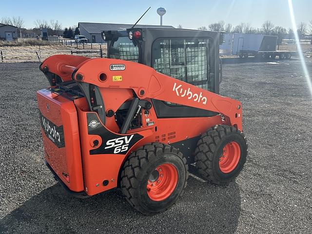 Image of Kubota SSV65 equipment image 2