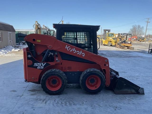 Image of Kubota SSV65 equipment image 4
