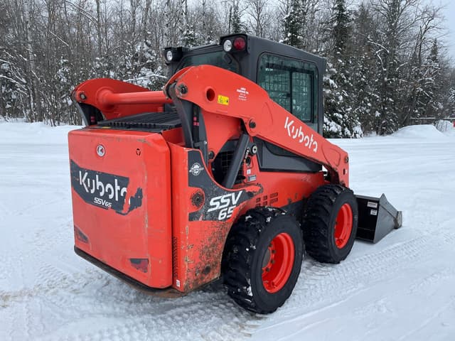 Image of Kubota SSV65 equipment image 4