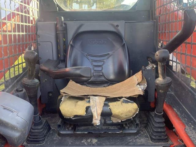 Image of Kubota SSV65HC equipment image 4