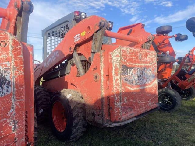Image of Kubota SSV65HC equipment image 2