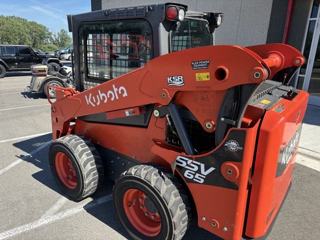Image of Kubota SSV65HC equipment image 2