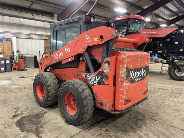 Image of Kubota SSV65HC equipment image 2