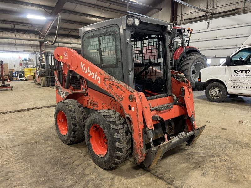 2022 Kubota SSV65HC Equipment Image0
