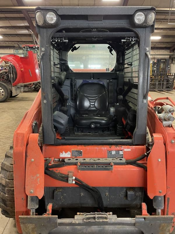 Image of Kubota SSV65HC equipment image 4
