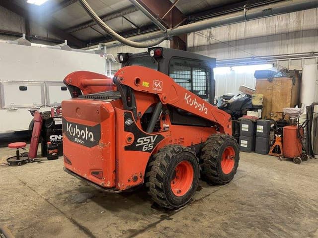 Image of Kubota SSV65HC equipment image 2