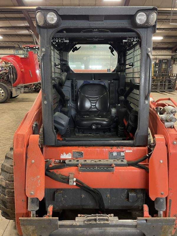 Image of Kubota SSV65HC equipment image 4