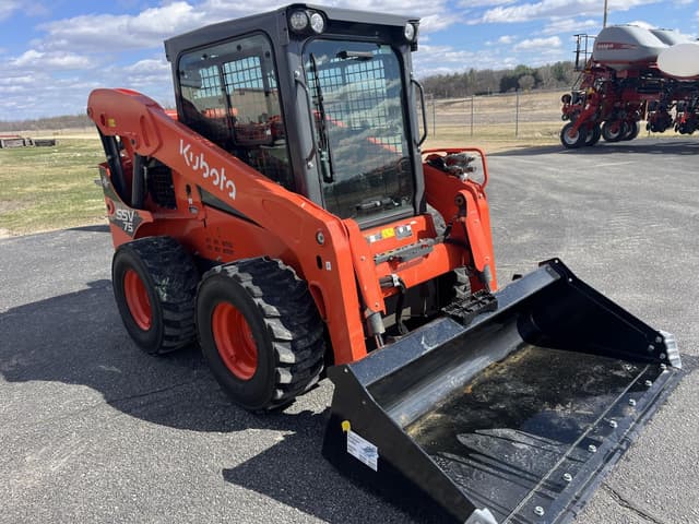 Image of Kubota SSV75 equipment image 2