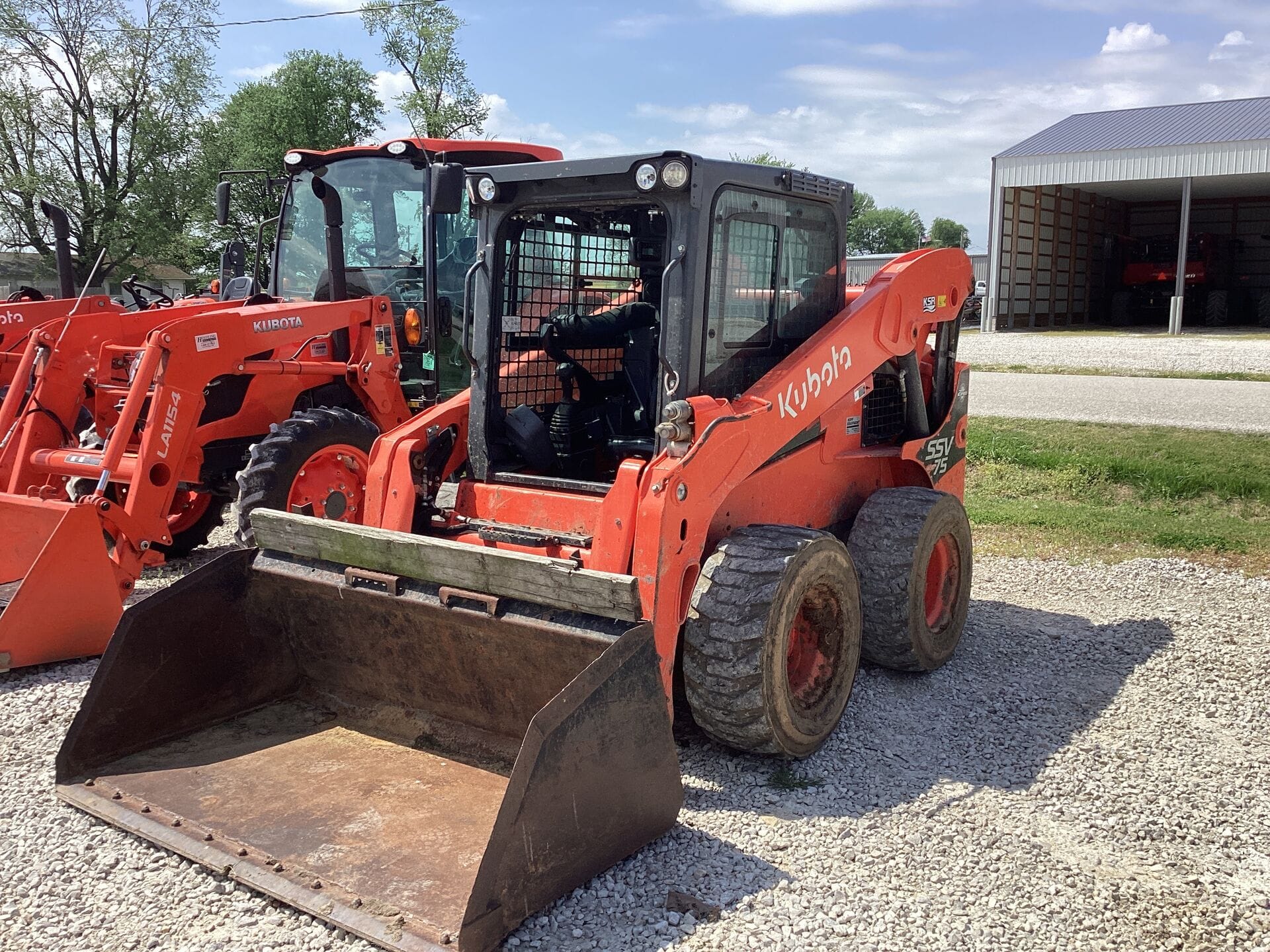 2022 Kubota SSV75 Equipment Image0