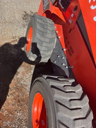 Image of Kubota SSV75 equipment image 4