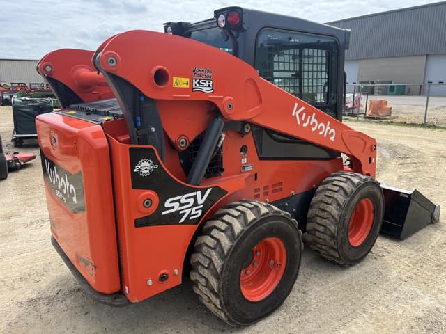 Image of Kubota SSV75 equipment image 3