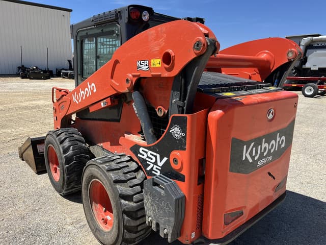 Image of Kubota SSV75 equipment image 3