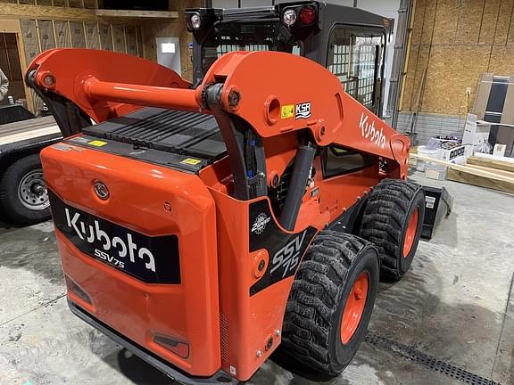 Image of Kubota SSV75 equipment image 2