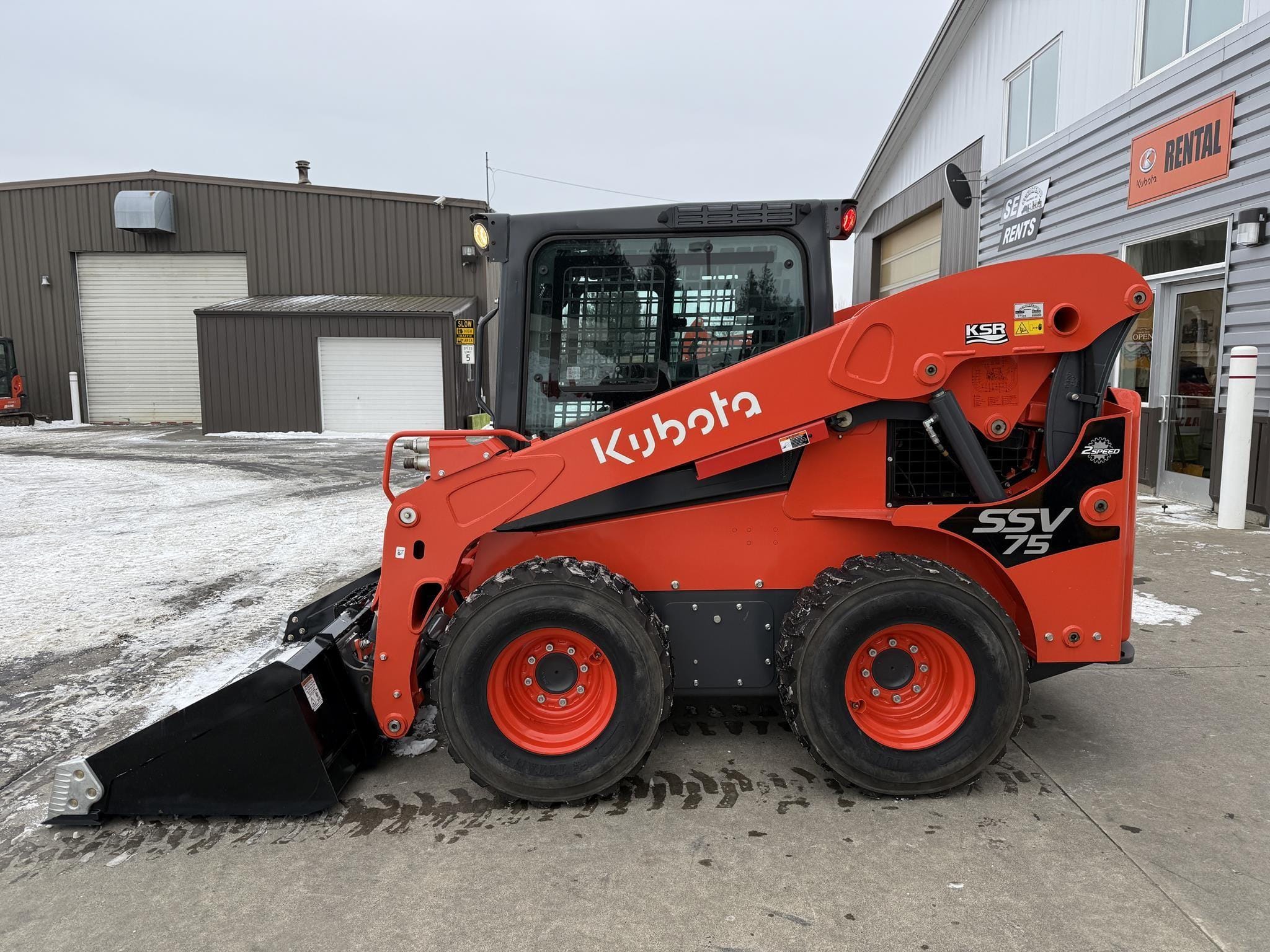 2022 Kubota SSV75 Equipment Image0