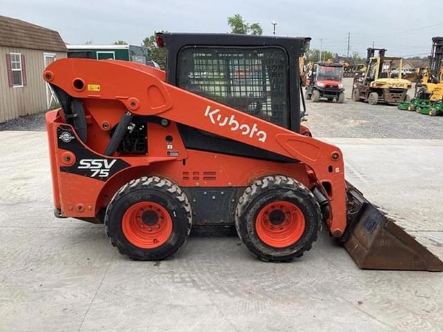 Image of Kubota SSV75 equipment image 4