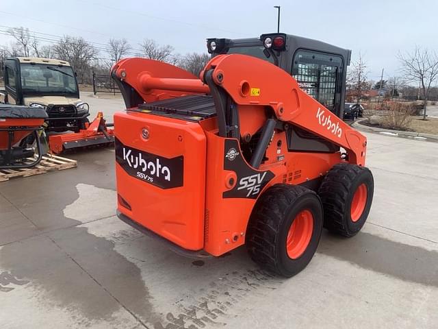 Image of Kubota SSV75 equipment image 2