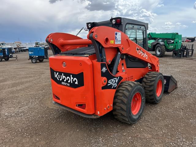 Image of Kubota SSV75 equipment image 3