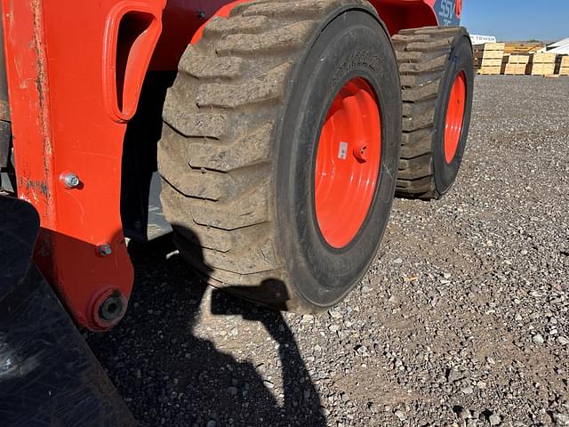 Image of Kubota SSV75 equipment image 4