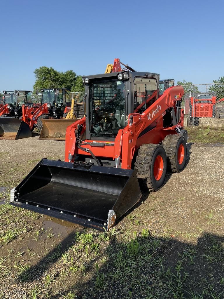 2022 Kubota SSV75 Equipment Image0