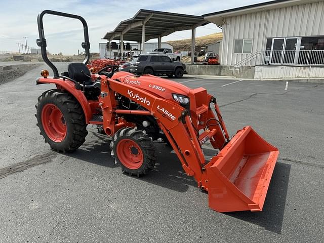 Image of Kubota L3902 equipment image 4