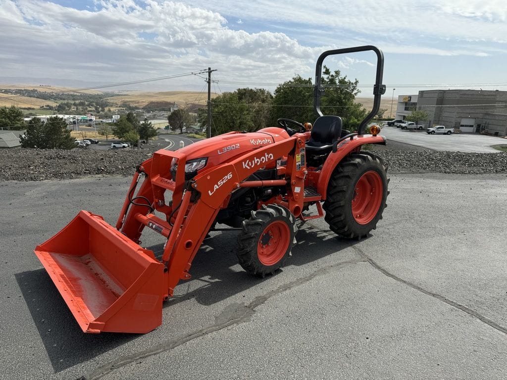 Main image Kubota L3902