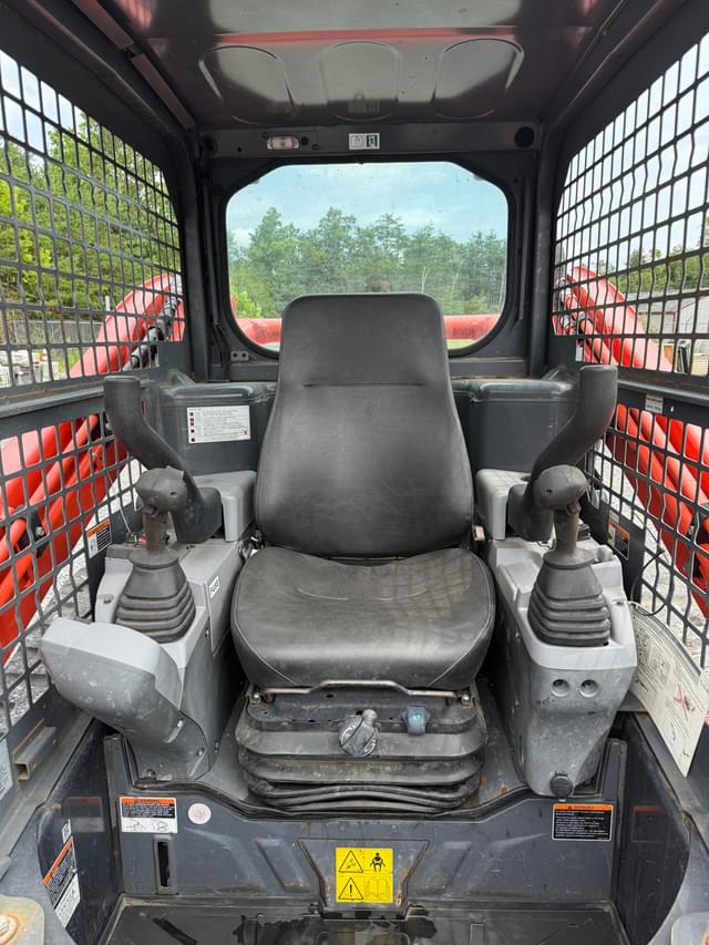 Image of Kubota SVL75-2 equipment image 2