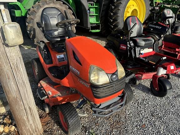 Image of Kubota T2290 equipment image 3