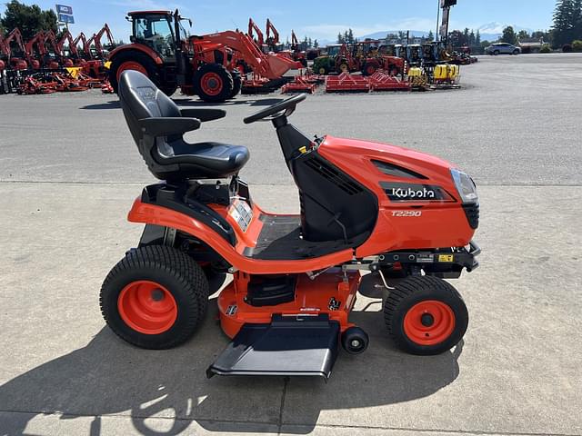Image of Kubota T2290 equipment image 4