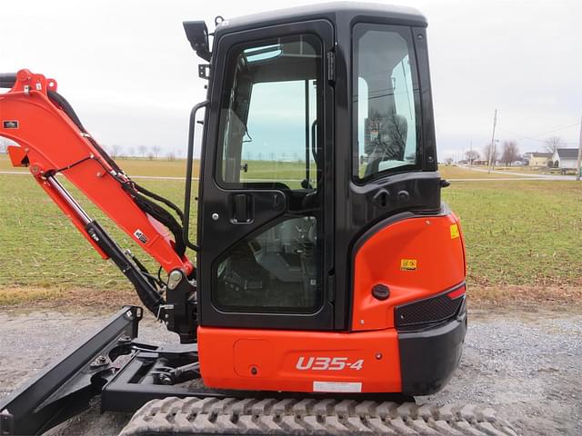 Image of Kubota U35-4 equipment image 4