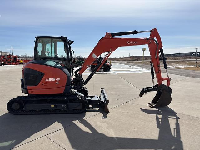 Image of Kubota U55-5 equipment image 4