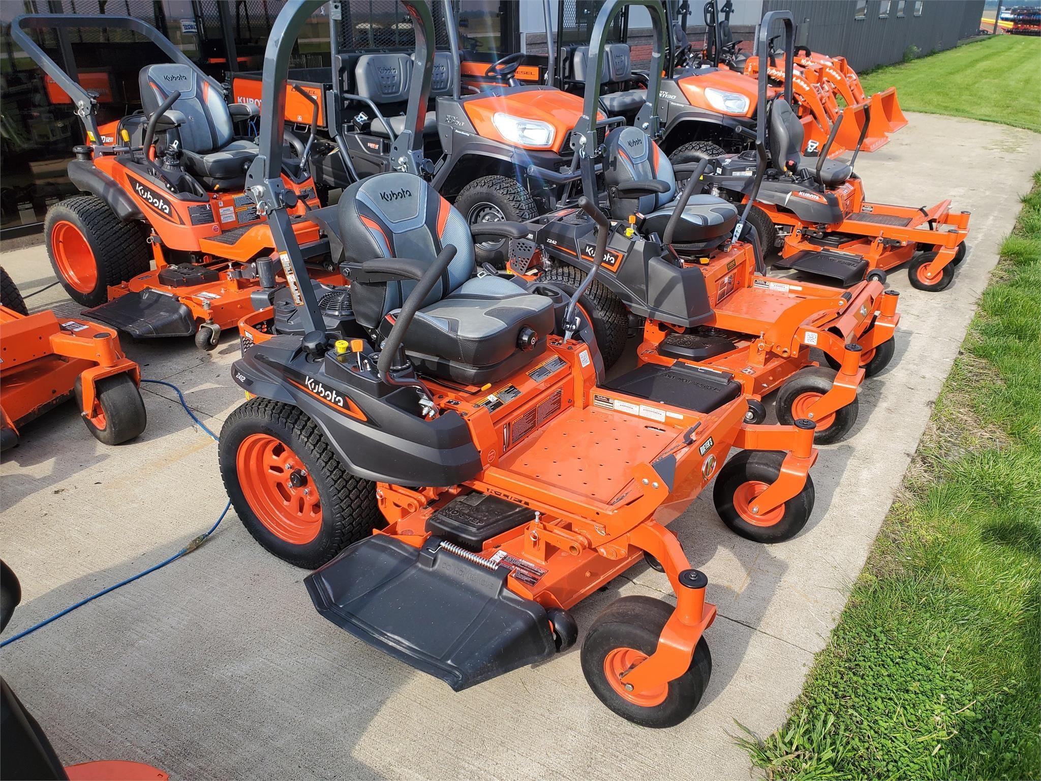 2022 Kubota Z412KW Equipment Image0