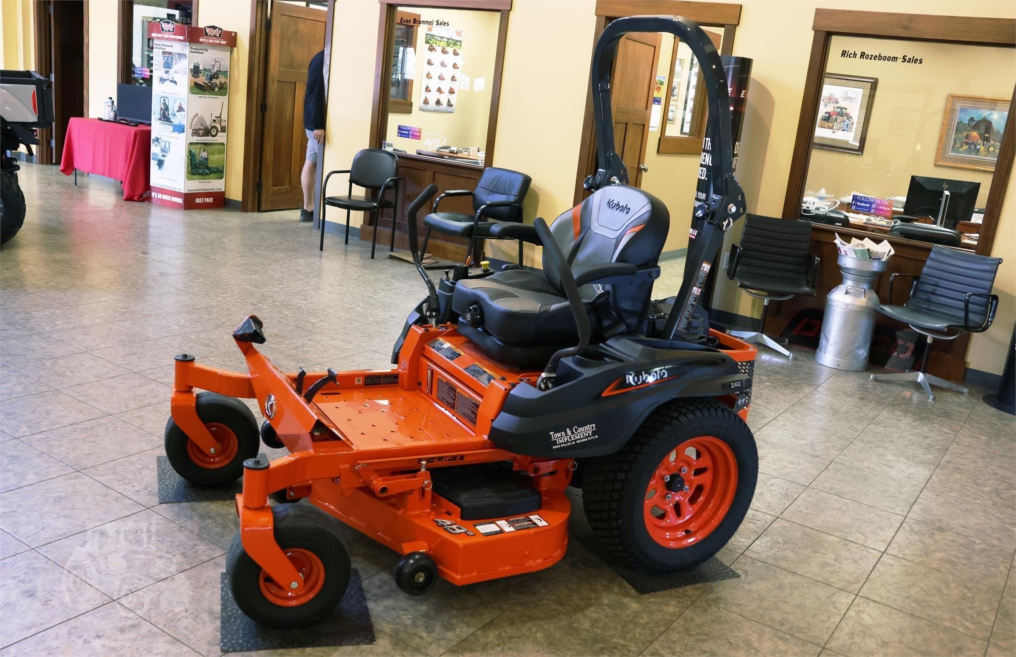 2022 Kubota Z412 Equipment Image0