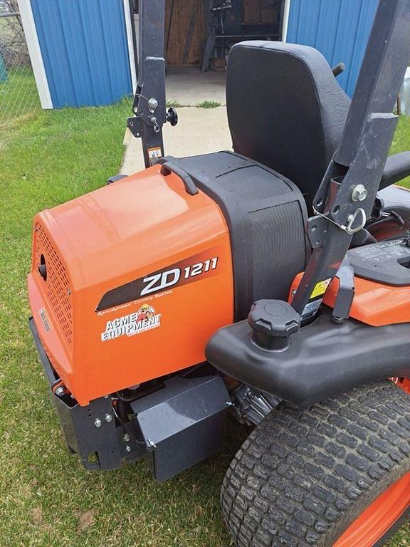 Image of Kubota ZD1211L Image 1