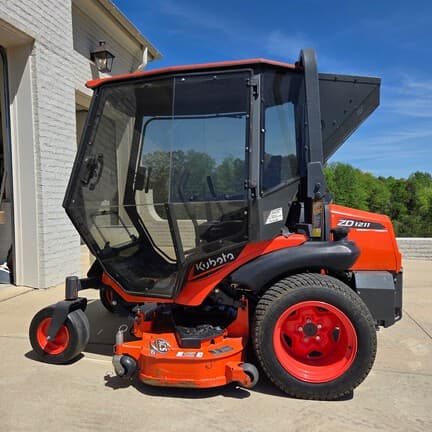 Image of Kubota ZD1211 equipment image 3