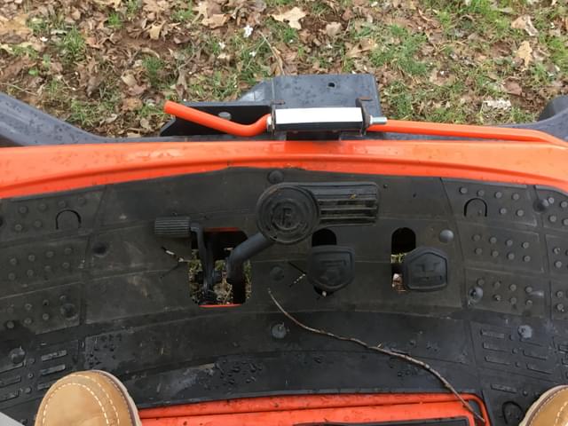 Image of Kubota ZD1211-60 equipment image 4