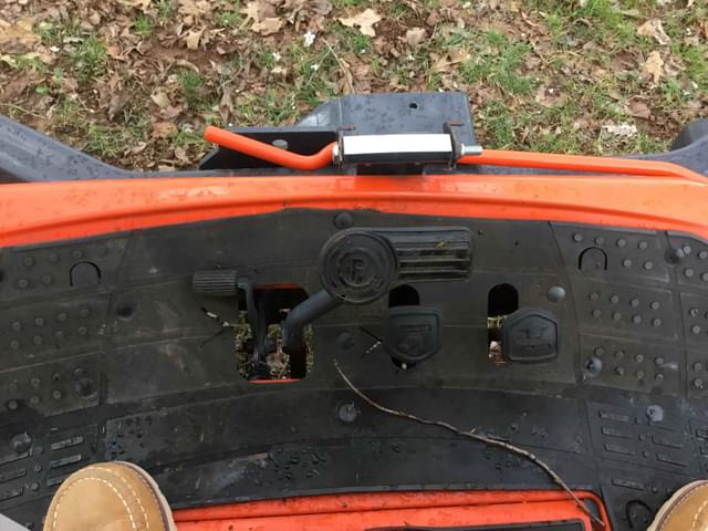 Image of Kubota ZD1211-60 equipment image 4