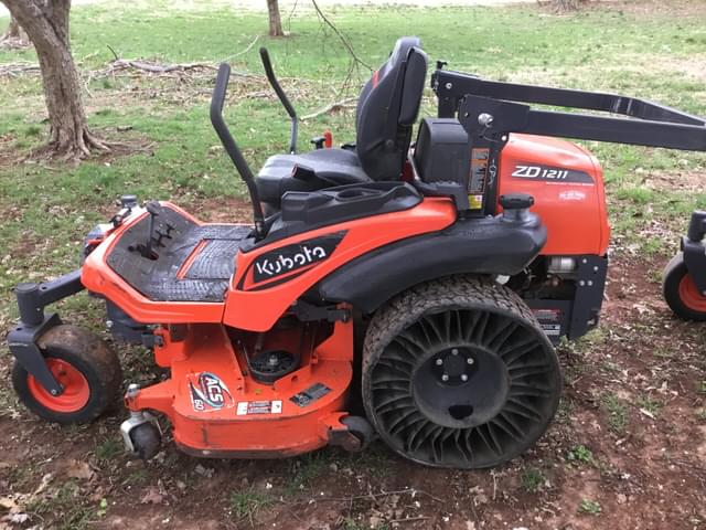 Image of Kubota ZD1211 equipment image 2