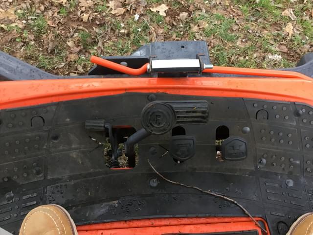 Image of Kubota ZD1211 equipment image 4