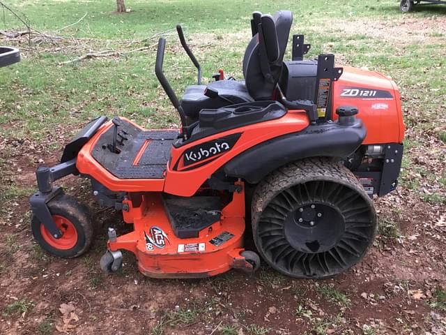 Image of Kubota ZD1211-60 equipment image 3