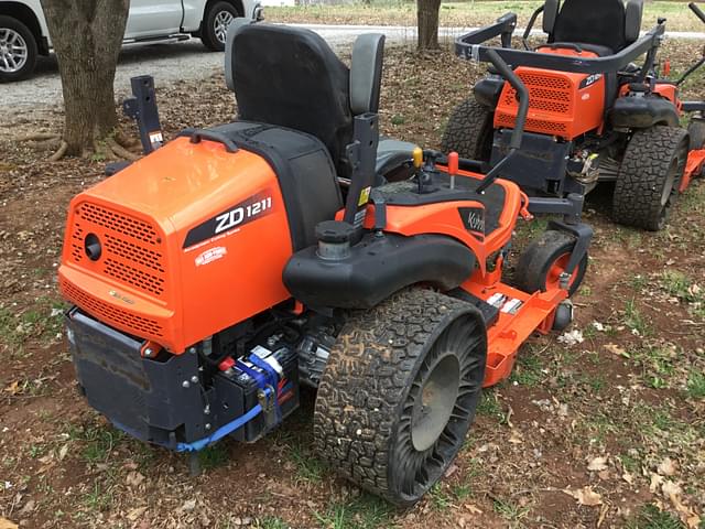 Image of Kubota ZD1211-60 equipment image 2