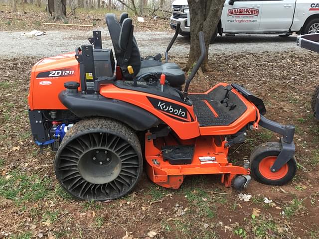 Image of Kubota ZD1211-60 equipment image 1