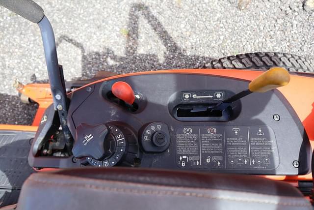 Image of Kubota ZD1211 equipment image 4