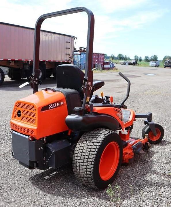 Image of Kubota ZD1211 equipment image 2