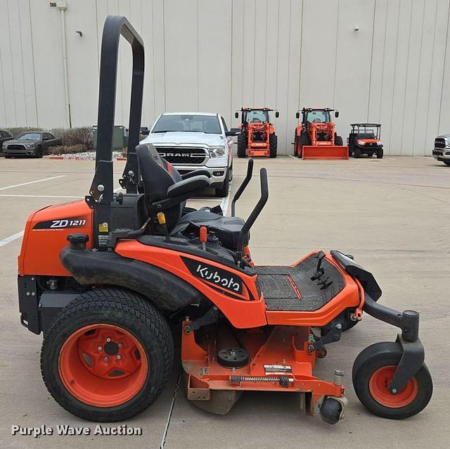 Image of Kubota ZD1211 equipment image 3