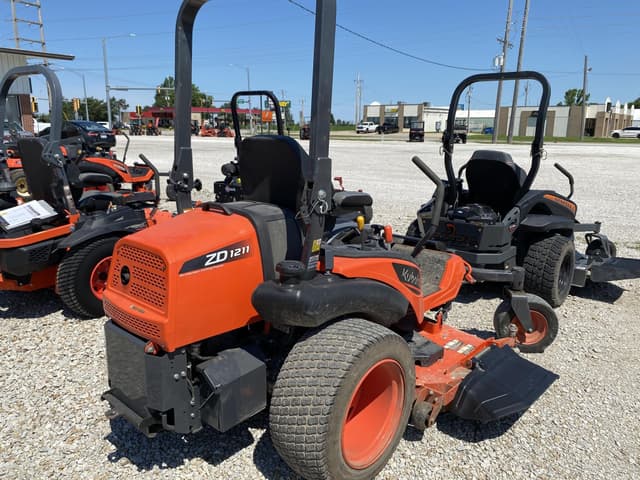 Image of Kubota ZD1211L equipment image 4