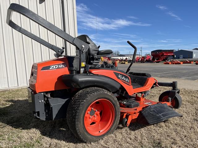 Image of Kubota ZD1211L equipment image 2